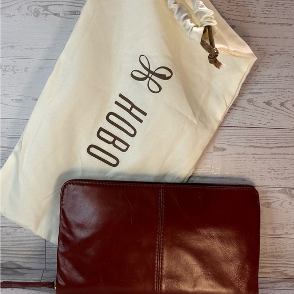 Hobo Women's Burgundy Leather Zip Clutch - Picture 1 of 4